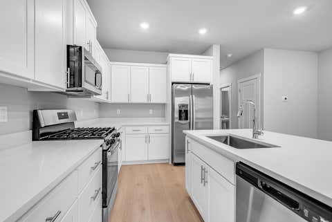 Tiny photo for 726 NW Varnish Place, Redmond, OR 97756 (MLS # 220226817)