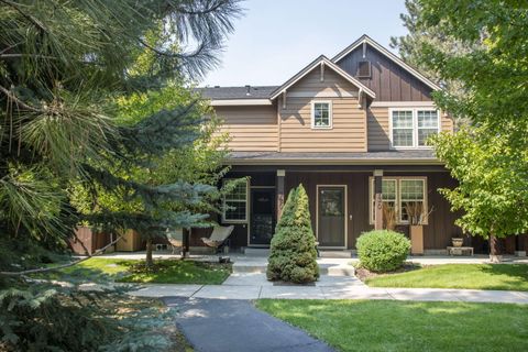 Photo of 720 N Hindeman Street, Sisters, OR 97759 (MLS # 220217074)