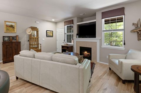 Tiny photo for 720 N Hindeman Street, Sisters, OR 97759 (MLS # 220217074)