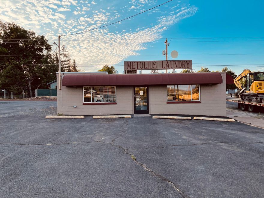 Awesome investment opportunity. 12%-13% Cap rate. Laundromat ready for you to take over. 5 New machines installed and all other machines are in excellent working order. A total of 15 wash machines, 11 Gas Dryers, new candy vending machine, updated pop machine, Upgraded money change machine, remote video surveillance system, remote building lockup and unlocking system, 5 year old TPO Roof, New gas Furnace, New boiler system, updated building plumbing, and new floors. Hwy frontage and nice advertising sign.