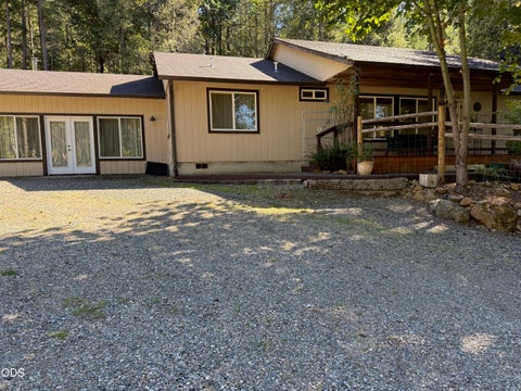 Photo of 259 Borica Drive, Selma, OR 97538 (MLS # 220229589)
