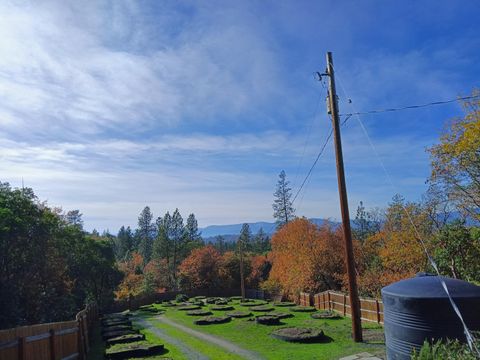 Tiny photo for 297 Melissa Lane, Grants Pass, OR 97526 (MLS # 220211844)