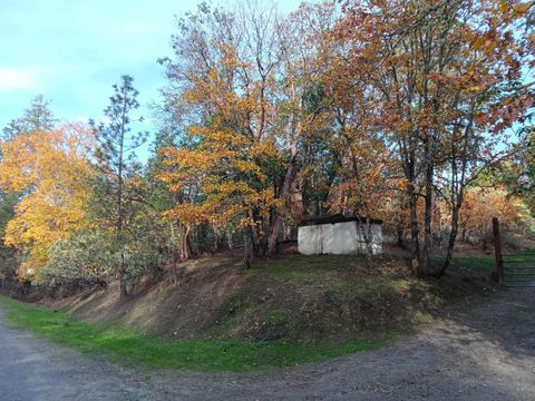 Photo of 297 Melissa Lane, Grants Pass, OR 97526 (MLS # 220211844)