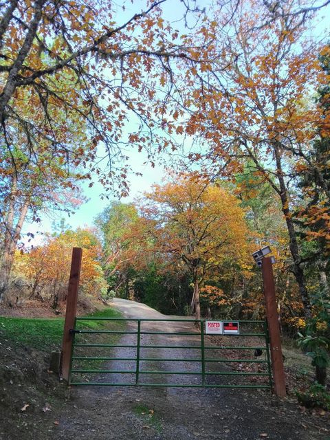 Tiny photo for 297 Melissa Lane, Grants Pass, OR 97526 (MLS # 220211844)