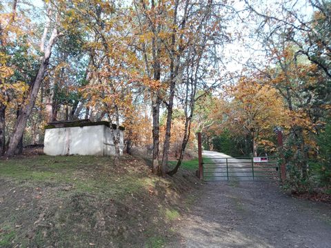 Tiny photo for 297 Melissa Lane, Grants Pass, OR 97526 (MLS # 220211844)