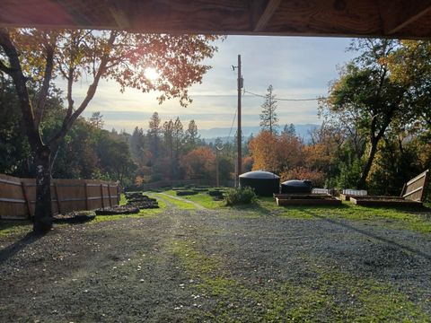 Tiny photo for 297 Melissa Lane, Grants Pass, OR 97526 (MLS # 220211844)