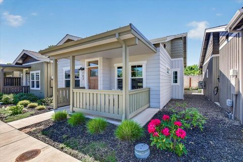 Photo of 162 Mountain View Drive, Ashland, OR 97520 (MLS # 220221178)