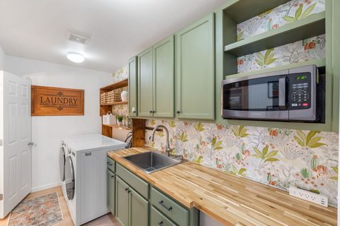 Tiny photo for 324 Mountain View Boulevard, Klamath Falls, OR 97601 (MLS # 220212505)