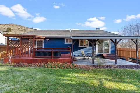Tiny photo for 324 Mountain View Boulevard, Klamath Falls, OR 97601 (MLS # 220212505)