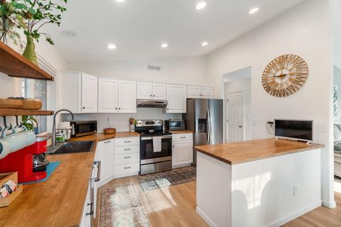 Tiny photo for 324 Mountain View Boulevard, Klamath Falls, OR 97601 (MLS # 220212505)