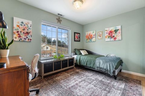 Tiny photo for 324 Mountain View Boulevard, Klamath Falls, OR 97601 (MLS # 220212505)