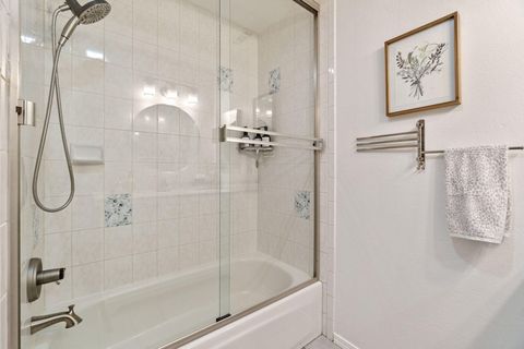 Tiny photo for 324 Mountain View Boulevard, Klamath Falls, OR 97601 (MLS # 220212505)