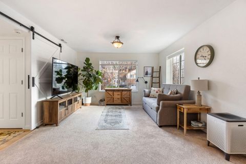 Tiny photo for 324 Mountain View Boulevard, Klamath Falls, OR 97601 (MLS # 220212505)