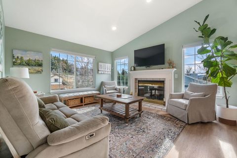 Tiny photo for 324 Mountain View Boulevard, Klamath Falls, OR 97601 (MLS # 220212505)