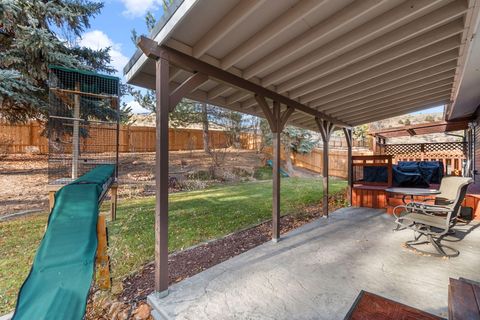 Tiny photo for 324 Mountain View Boulevard, Klamath Falls, OR 97601 (MLS # 220212505)