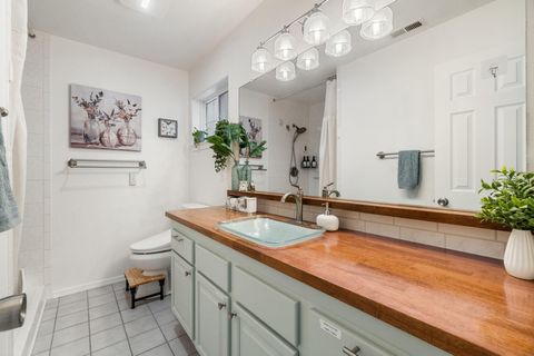 Tiny photo for 324 Mountain View Boulevard, Klamath Falls, OR 97601 (MLS # 220212505)