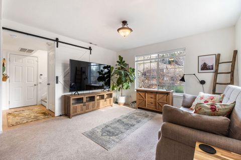 Tiny photo for 324 Mountain View Boulevard, Klamath Falls, OR 97601 (MLS # 220212505)