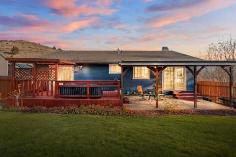 Tiny photo for 324 Mountain View Boulevard, Klamath Falls, OR 97601 (MLS # 220212505)