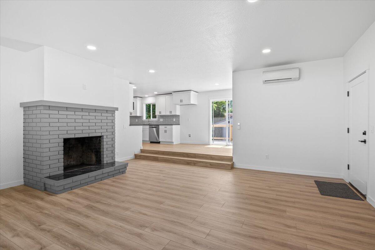 Lloyelen Acres - Residential