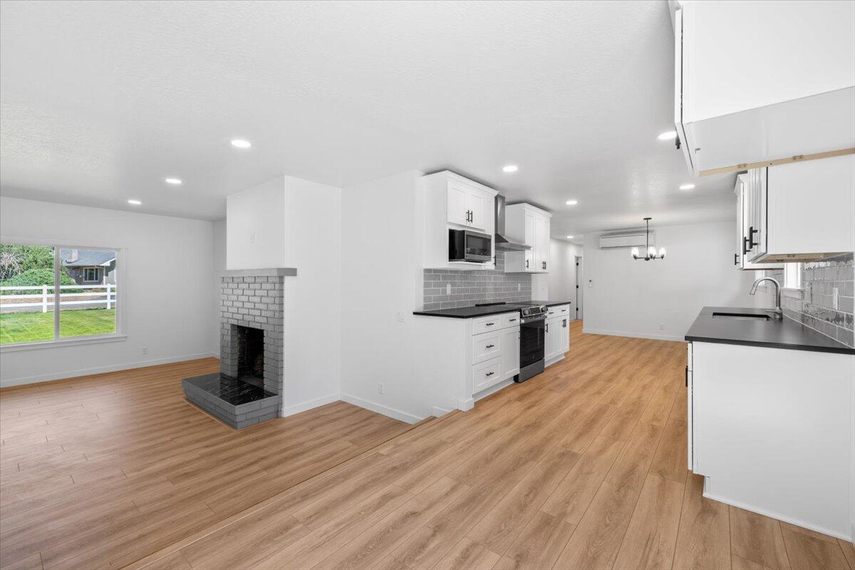 Lloyelen Acres - Residential