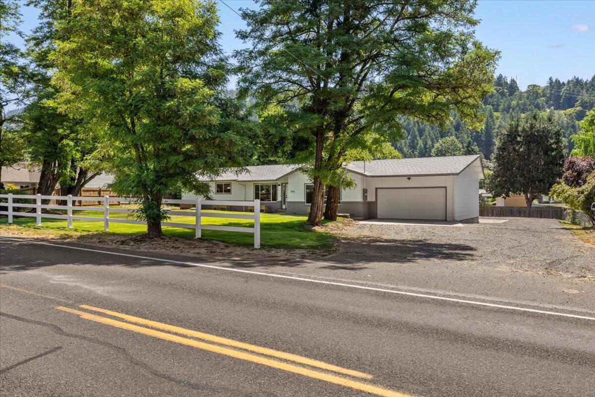 Lloyelen Acres - Residential