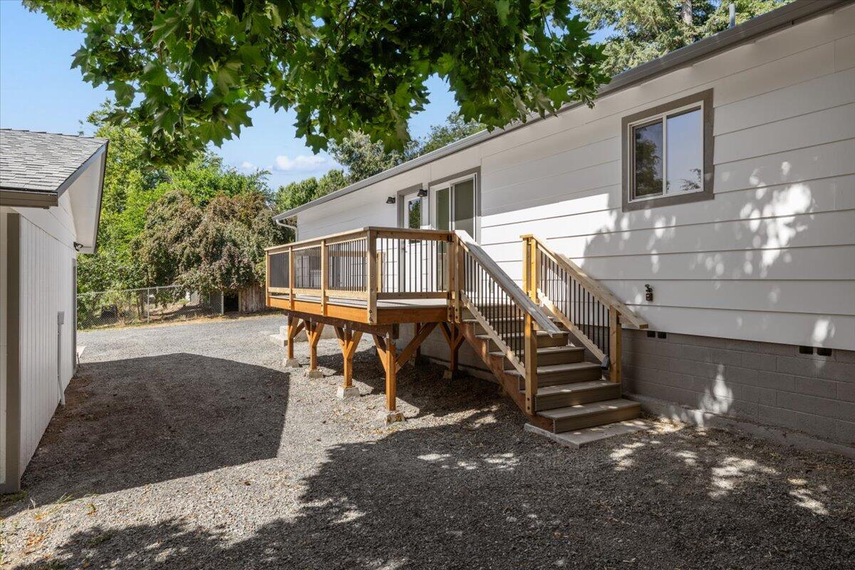 Lloyelen Acres - Residential