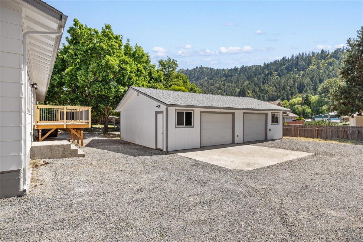 Lloyelen Acres - Residential