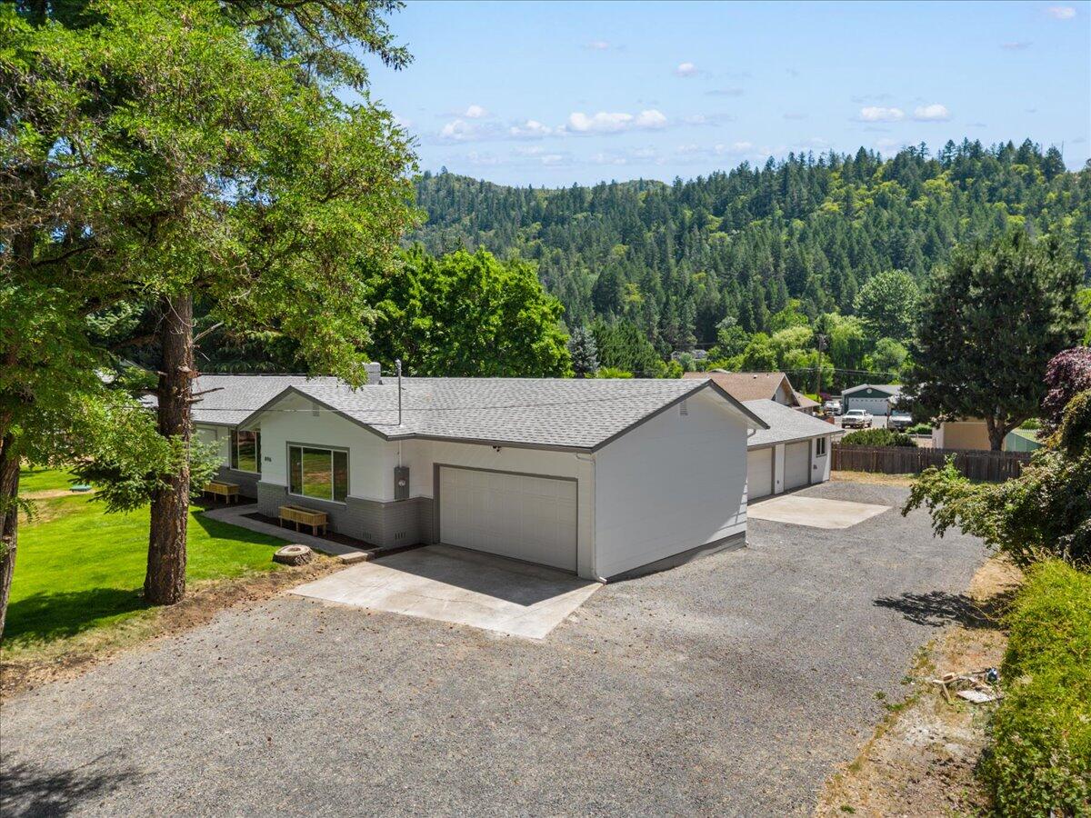 Lloyelen Acres - Residential