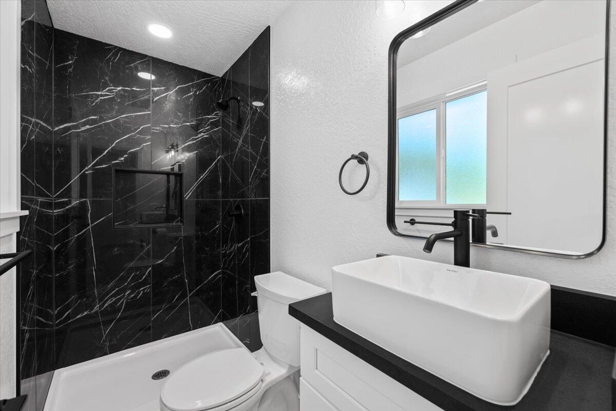 Lloyelen Acres - Residential