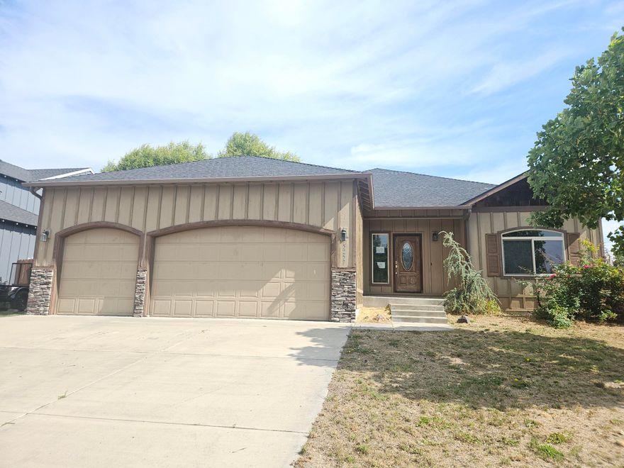 This home is located in the beautiful Pheasant Run subdivision. It has 3 bedrooms, 2 bathrooms, office area, dining area and a laundry room. Spacious primary bedroom with walk in closet and access to the covered back deck. Fenced backyard. 3 car attached garage.