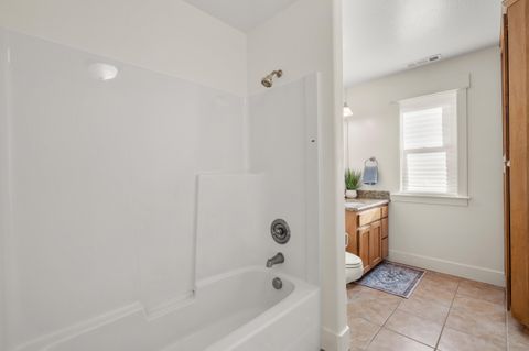 Tiny photo for 78 Greenmoor Drive, Eagle Point, OR 97524 (MLS # 220214074)