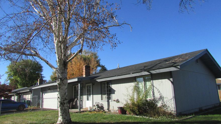 This is a really cute move in ready home.
Location, location as they say. Nice corner setting.  The exterior has been well maintained and roof is newer.  The entire home is well fenced.  The rear yard is large with locking side fence.  As you enter the home, you will find the bonus room/4th bedroom on the left side of home.  As you are pulling up to home, and directly behind the home is a pull in tandem parking area that could accommodate 3 vehicles or maybe RVs, boats, etc.  Don't let this one get away.
The home is very easy to show.