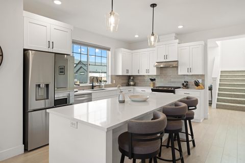 Tiny photo for 60915 SE Epic Place, Bend, OR 97702 (MLS # 220212109)