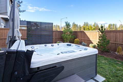 Tiny photo for 60915 SE Epic Place, Bend, OR 97702 (MLS # 220212109)