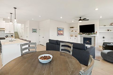 Tiny photo for 60915 SE Epic Place, Bend, OR 97702 (MLS # 220212109)