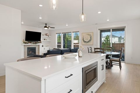 Tiny photo for 60915 SE Epic Place, Bend, OR 97702 (MLS # 220212109)