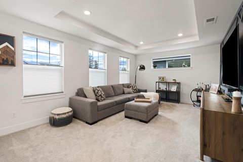 Tiny photo for 60915 SE Epic Place, Bend, OR 97702 (MLS # 220212109)