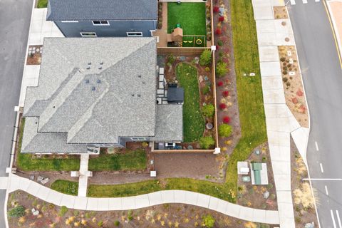 Tiny photo for 60915 SE Epic Place, Bend, OR 97702 (MLS # 220212109)