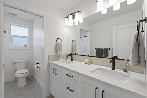 Tiny photo for 60915 SE Epic Place, Bend, OR 97702 (MLS # 220212109)