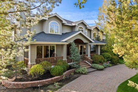 Photo of 61445 Gosney Road, Bend, OR 97702 (MLS # 220228578)