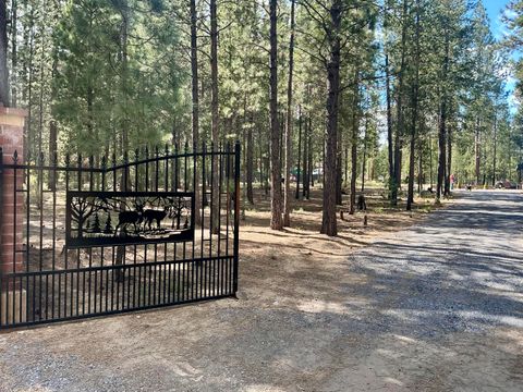 Tiny photo for 51829 Pine Loop Drive, La Pine, OR 97739 (MLS # 220221915)