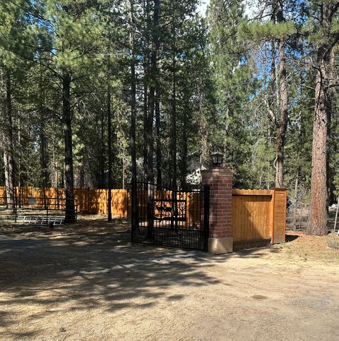 Tiny photo for 51829 Pine Loop Drive, La Pine, OR 97739 (MLS # 220221915)