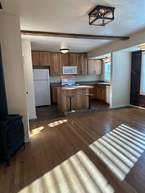 Tiny photo for 558 NE Lafayette Avenue, Bend, OR 97701 (MLS # 220217414)