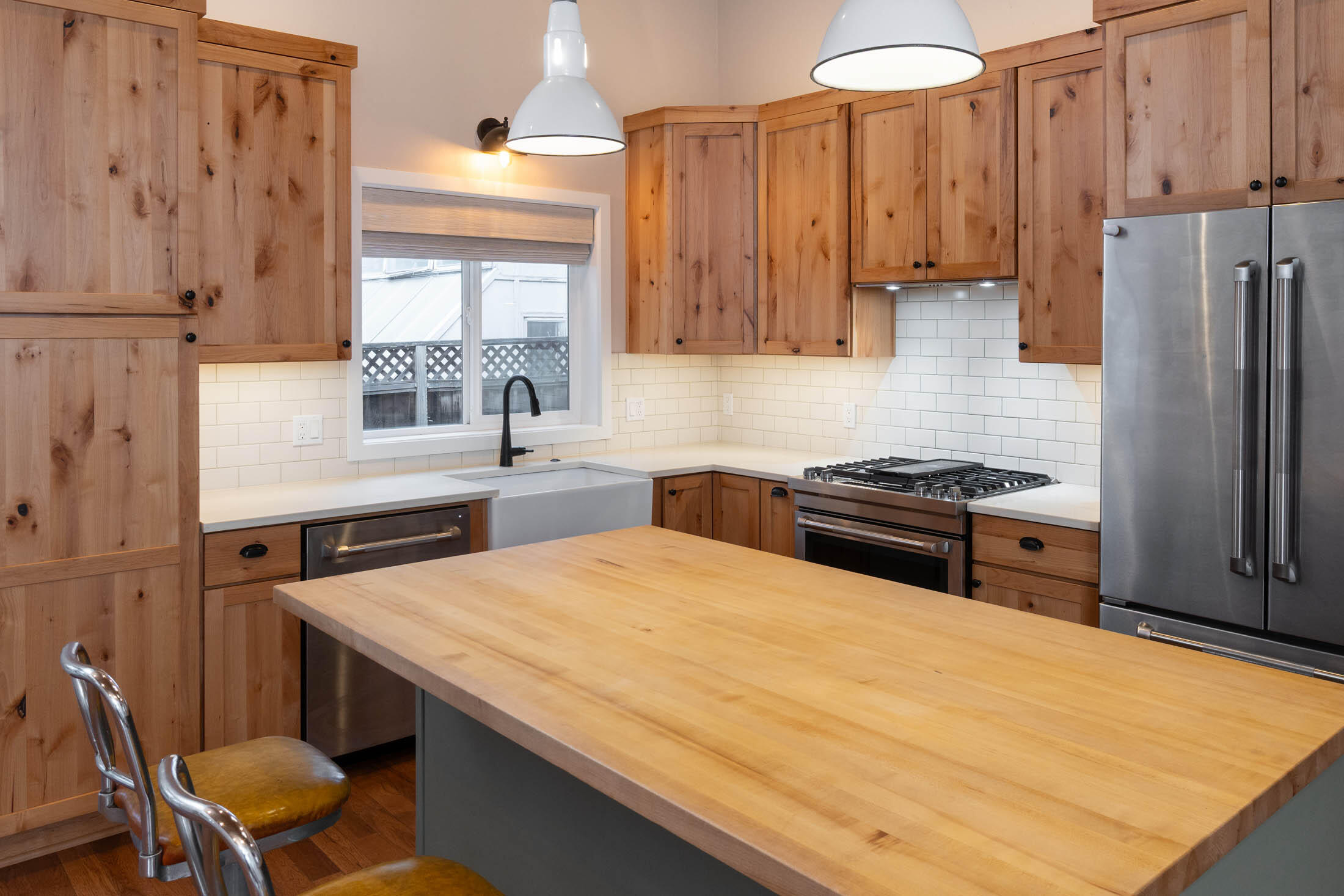 558 NE Lafayette Avenue