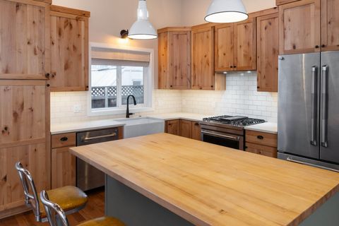 Tiny photo for 558 NE Lafayette Avenue, Bend, OR 97701 (MLS # 220217414)