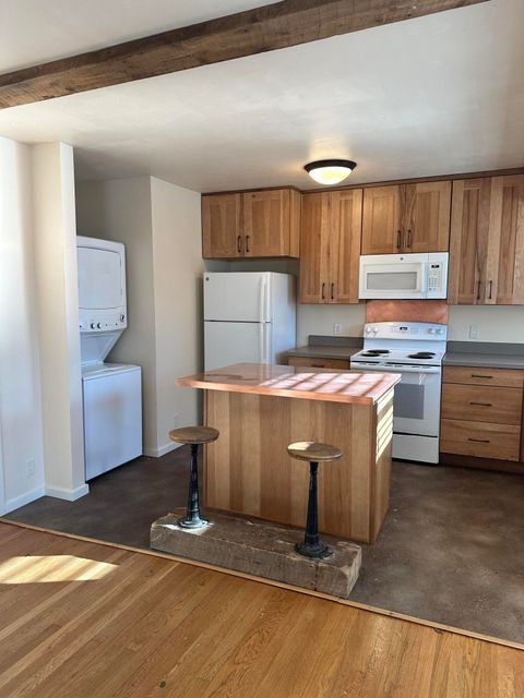 Tiny photo for 558 NE Lafayette Avenue, Bend, OR 97701 (MLS # 220217414)