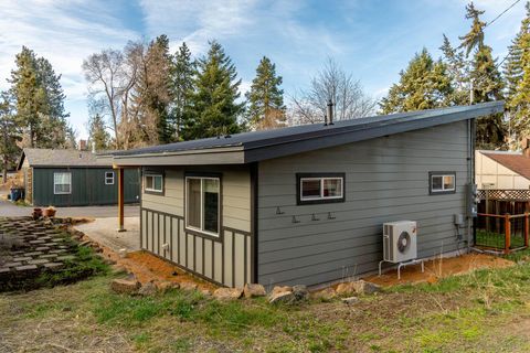 Tiny photo for 558 NE Lafayette Avenue, Bend, OR 97701 (MLS # 220217414)