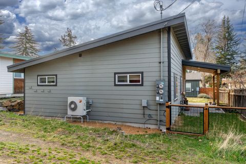 Tiny photo for 558 NE Lafayette Avenue, Bend, OR 97701 (MLS # 220217414)