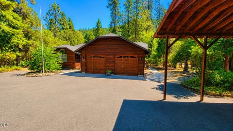 Photo of 220 Osprey Glen Lane, Grants Pass, OR 97526 (MLS # 220223520)