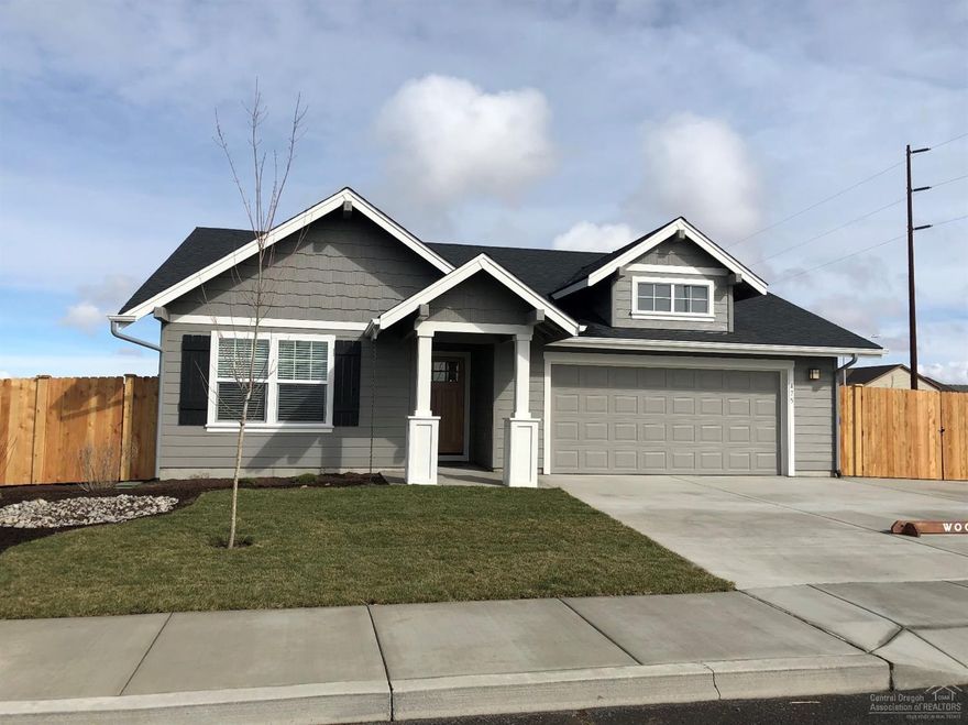 Brand new homes at affordable pricing! 1457 sq ft one level, vaulted ceiling, 3 bedroom, 2 bth w/ great room concept. Dbl wall const, sound insulation between bedroom walls, Frigidaire appl, pantry, kitchen island, plush carpet & laminate flooring, gas FP w/ tile surround, dbl vanity in master, nat gas FA, 2 car gar, fully fenced, front landscaping w/ underground sprinklers. Common area/park located @ corner 5th St. & Oak Pl. Near hospital & shopping.